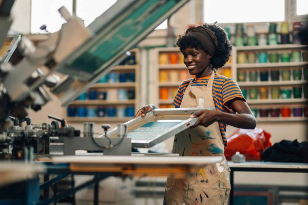 How to Choose the Right Length of Pearl Necklace for Different Necklines in Workwear?